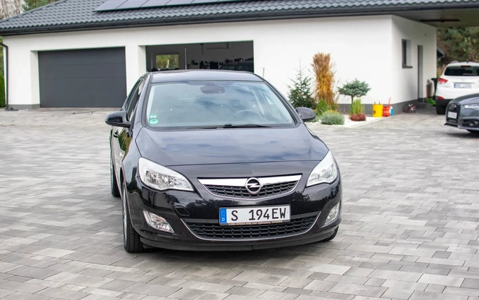 Opel Astra cena 28950 przebieg: 182550, rok produkcji 2010 z Nisko małe 781